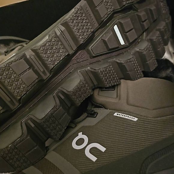 On running Cloudrock Waterproof   9.5 Men's. Jungle fir .Box as is. No top - Picture 10 of 10